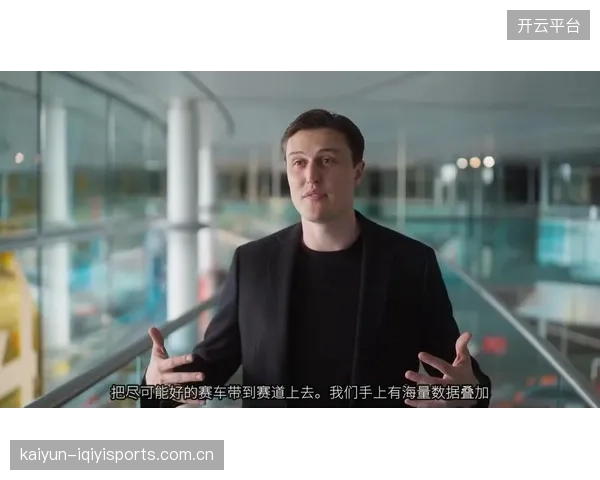 迈凯伦雪邦双雄：从“王者”到“精英”——赛道与街道的激辣对决